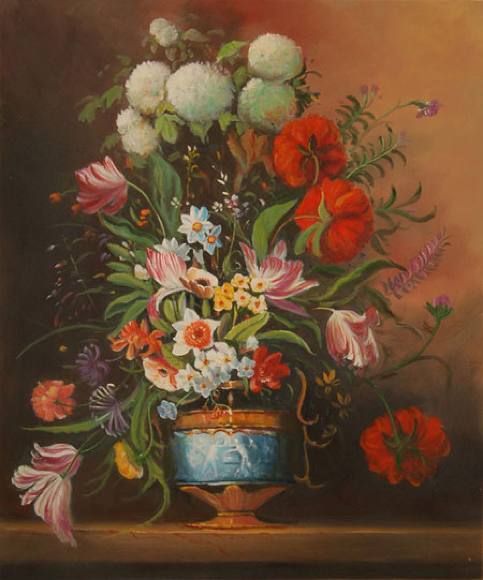 Vaso di fiori su davanzale