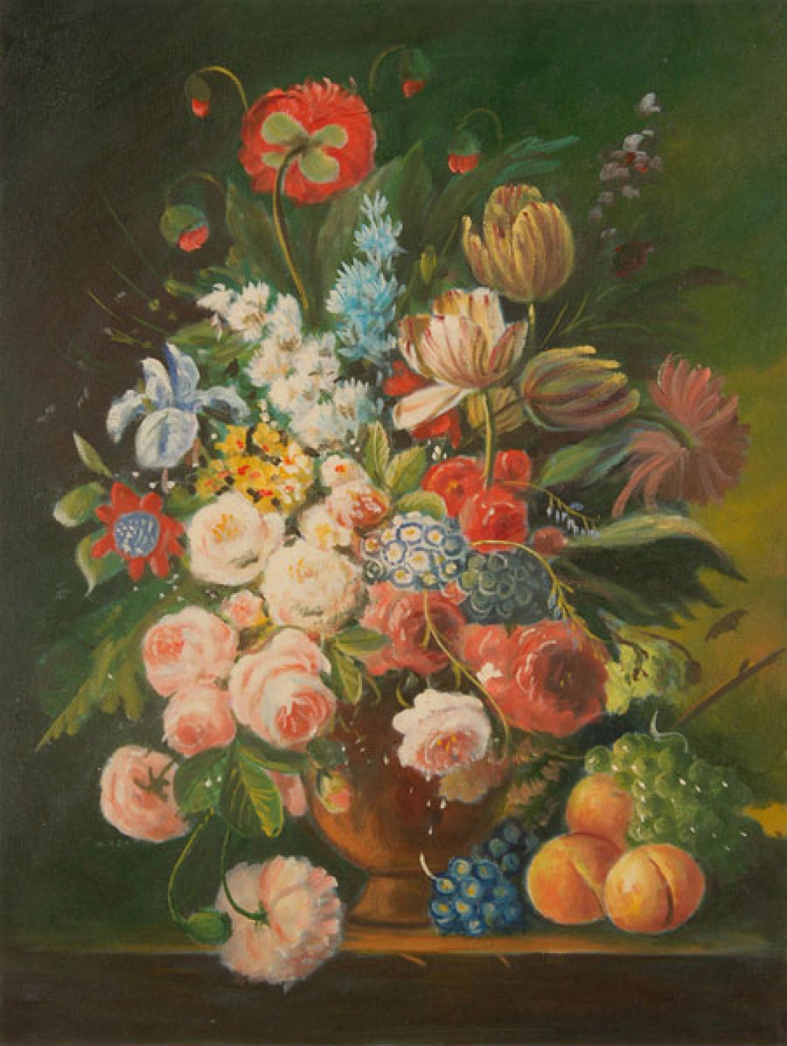 Vaso di fiori con pesche e uva