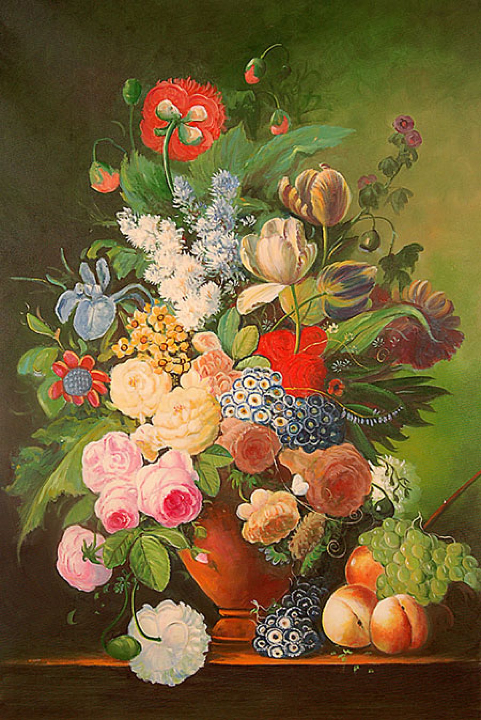 Vaso di fiori con pesche e uva