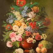 Vaso di fiori con pesche e uva