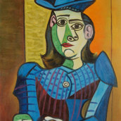 Donna con cappello blu
