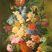 Vaso di fiori con pesche e uva